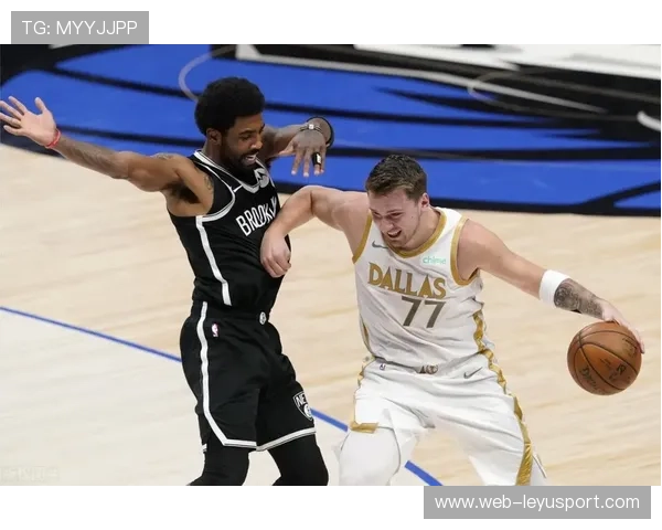 东契奇妙传助攻队友上篮，独行侠团队篮球回归